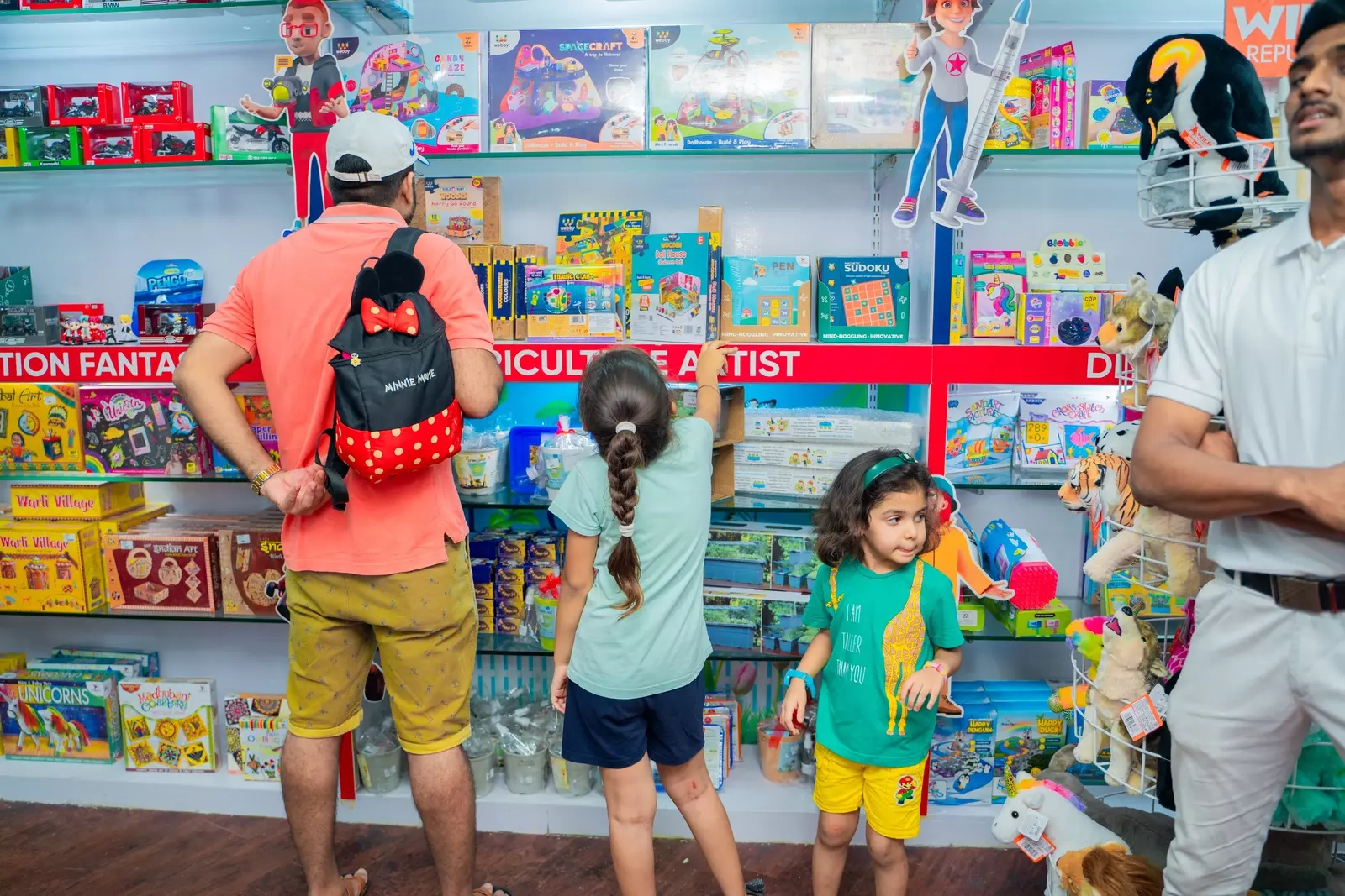 Educational robotics toys and science experiment kits displayed at Chennai store